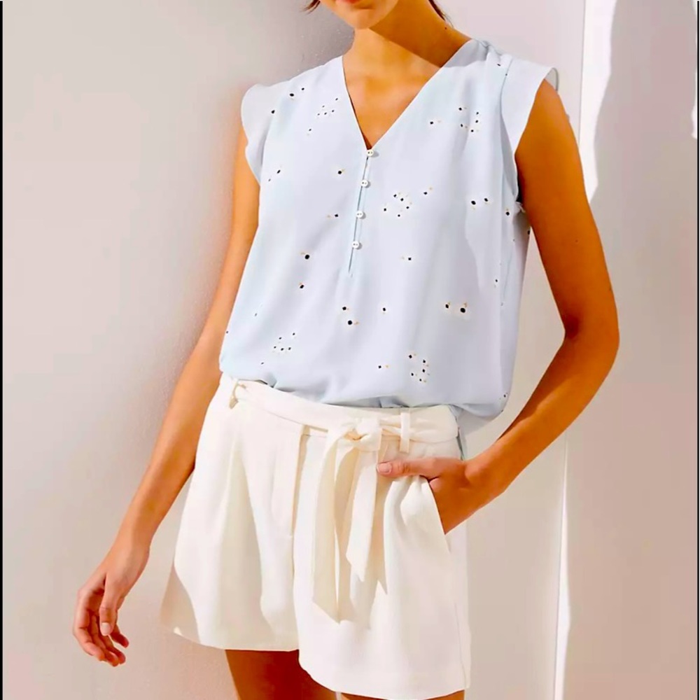 LOFT Blossom Henley Flutter Shell blouse. Size.M